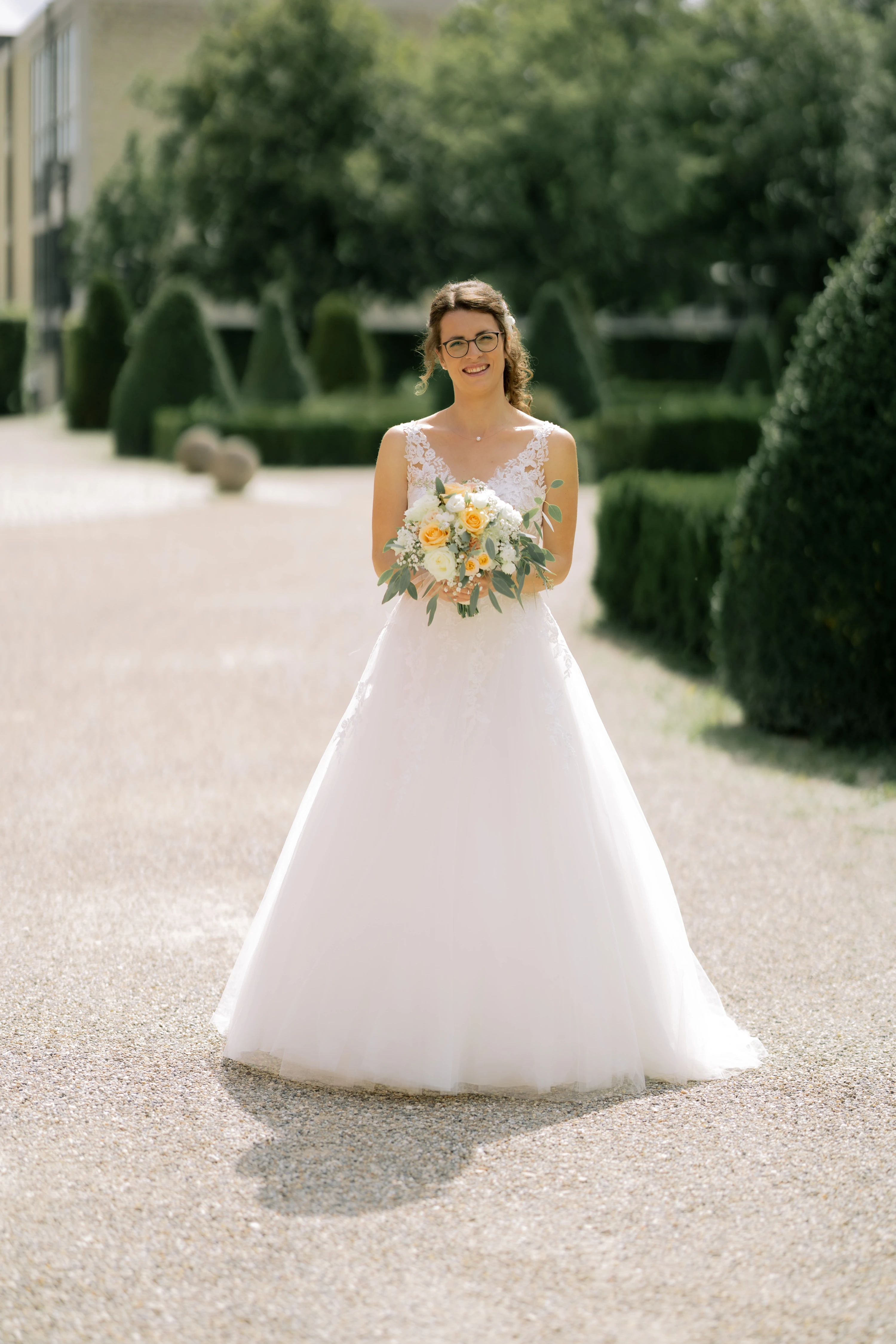 Komplettaufnahme der Braut im Eichstätter Hofgarten