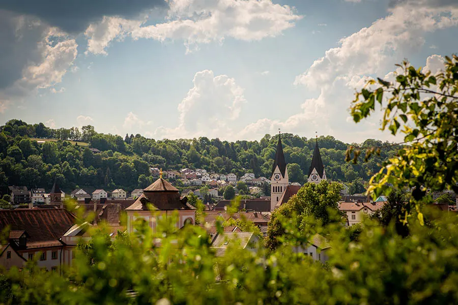 Der Blick über die Altmühltalstadt Eichstätt in Bayern.